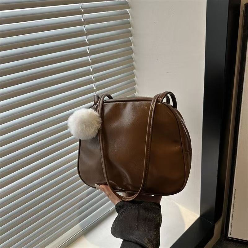 Soft Girl Aesthetic Shoulder Bag – Drawstring Bucket Bag with Plush Accessory